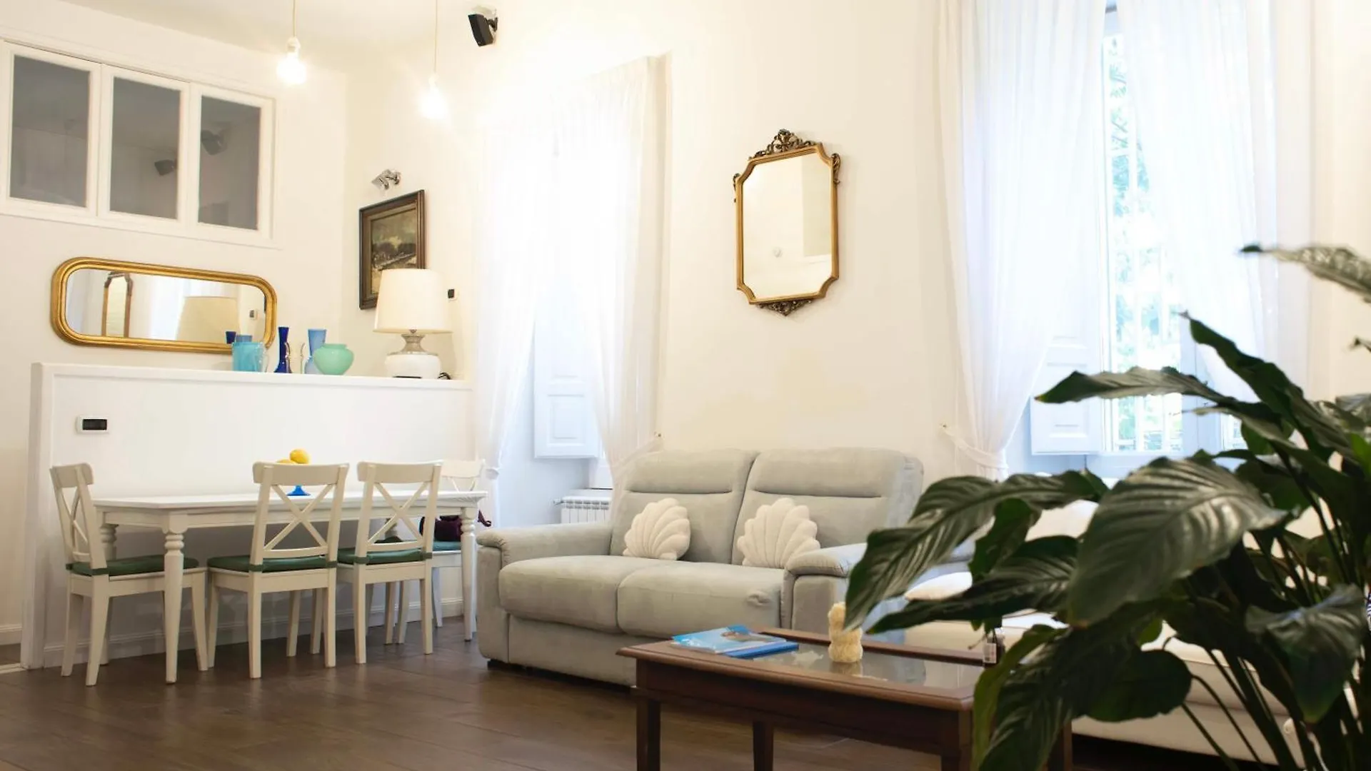 Apartment Vomerwood Loft - Luxe And Spacious House In Vomero Naples