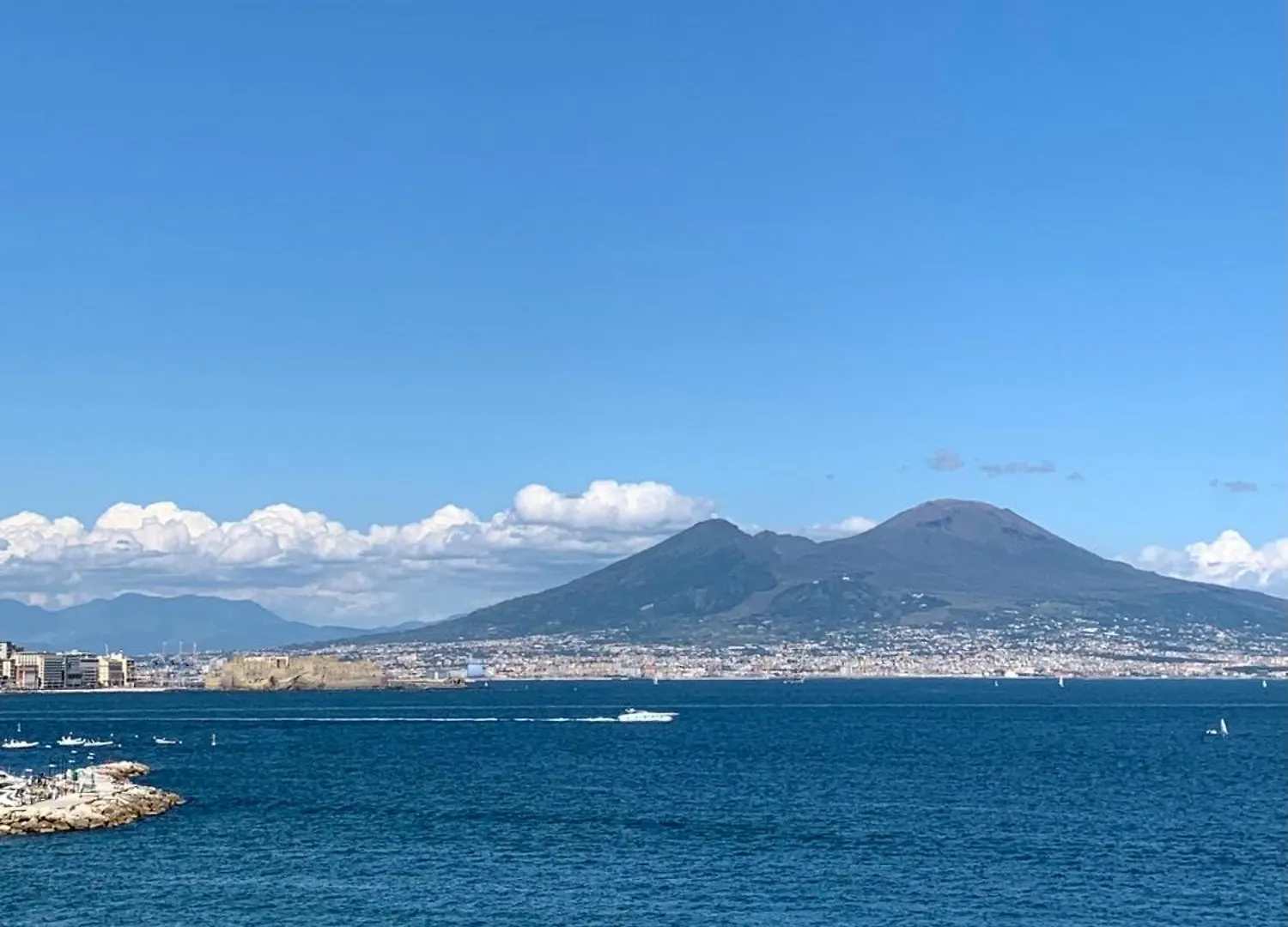 Apartment Vomerwood Loft - Luxe And Spacious House In Vomero Naples